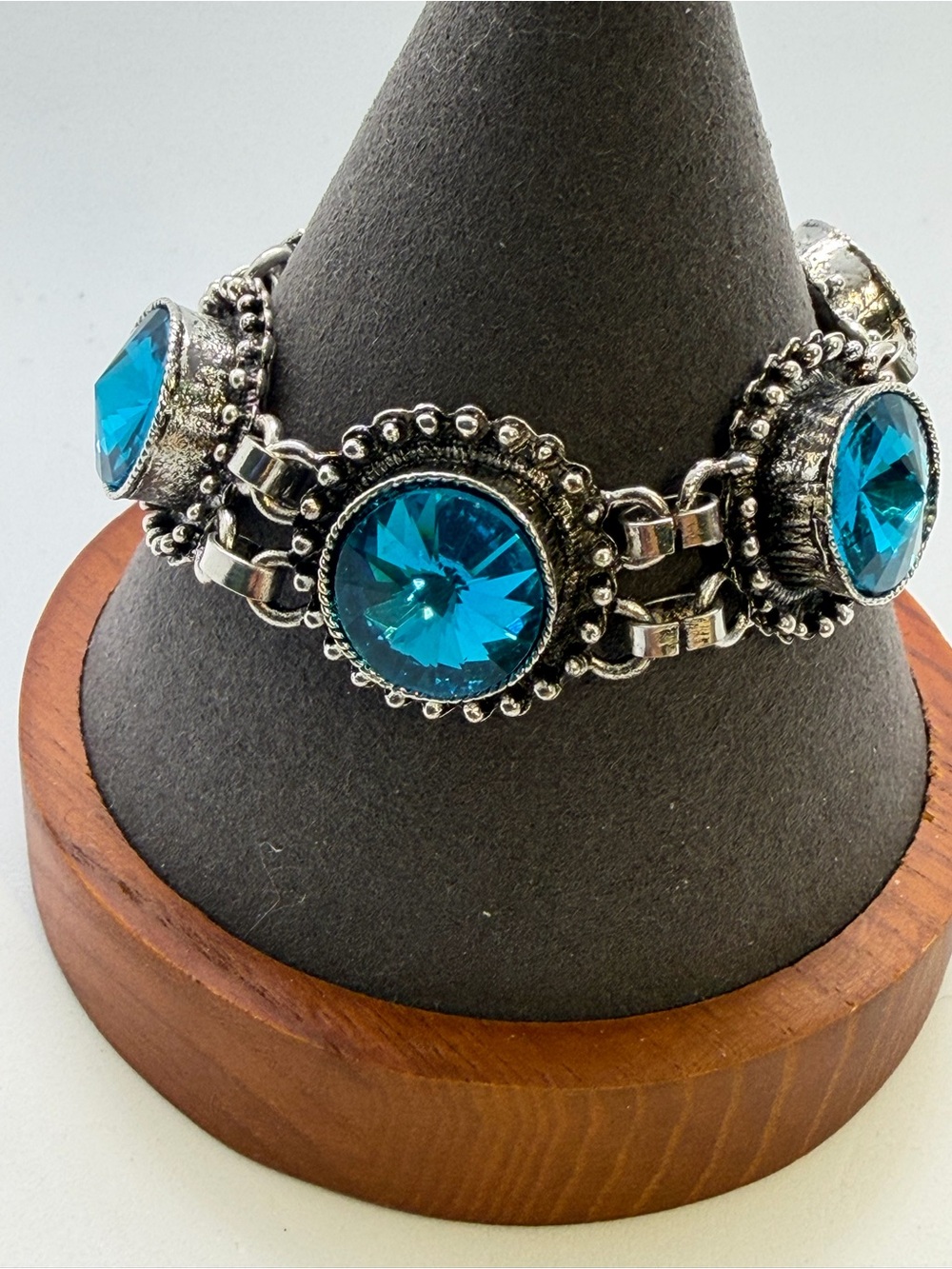 Blue Crystal Round Link Bracelet - Women Jewelry - Picture 2 of 8